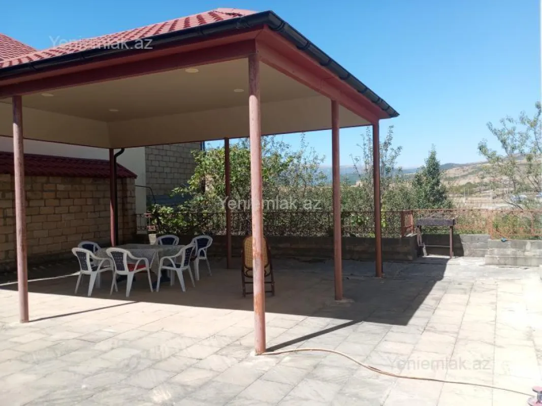Satılır 4 otaqlı həyət evi 130 m²