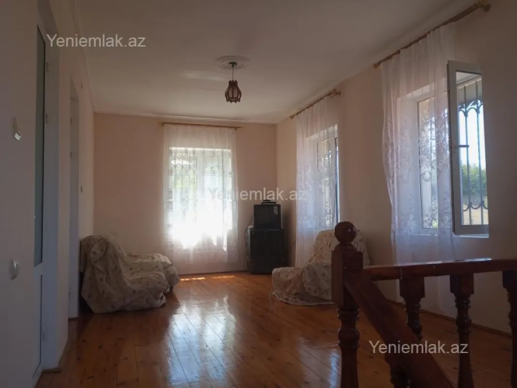 Satılır 4 otaqlı həyət evi 130 m²