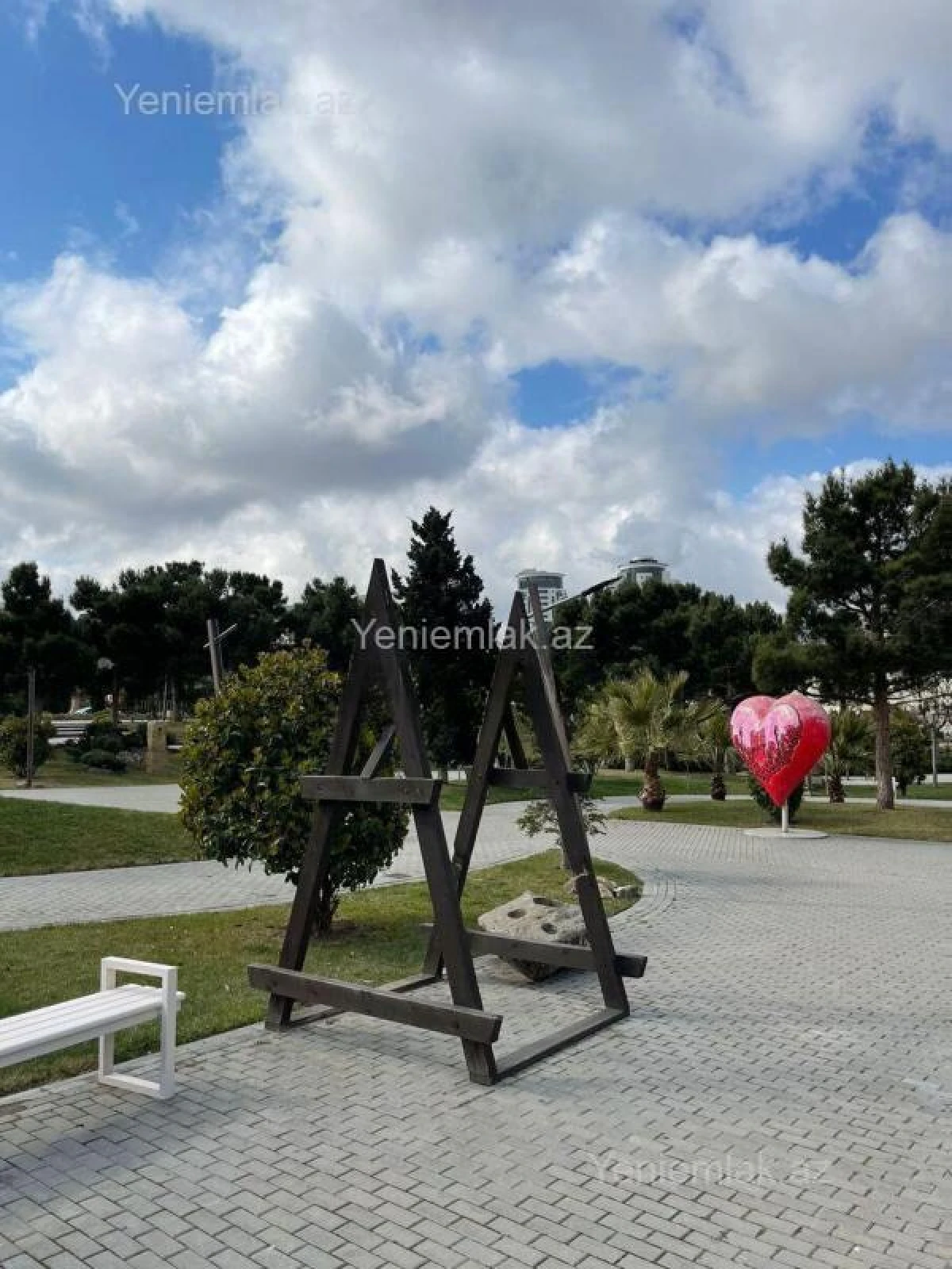 Satılır 4 otaqlı yeni tikili 180 m²