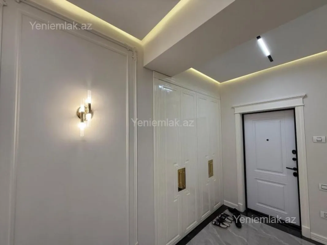 Satılır 4 otaqlı yeni tikili 180 m²