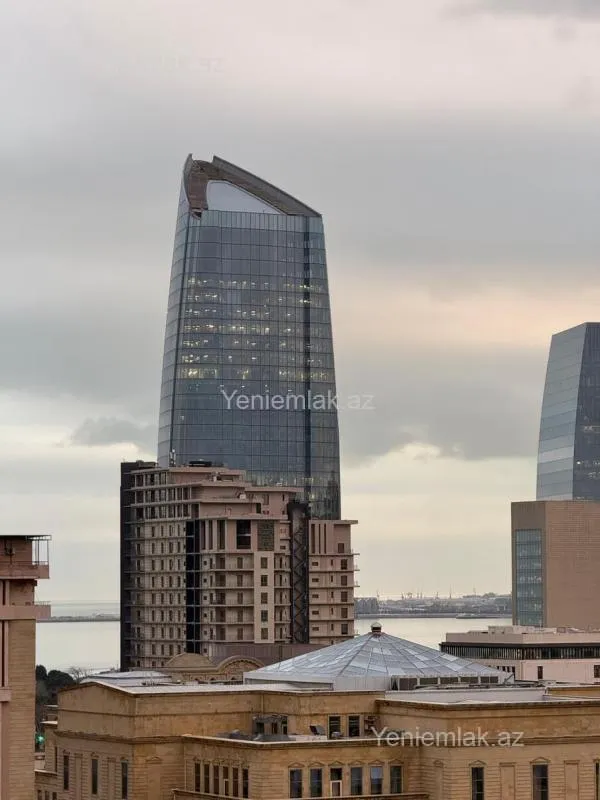 Satılır 4 otaqlı yeni tikili 180 m²