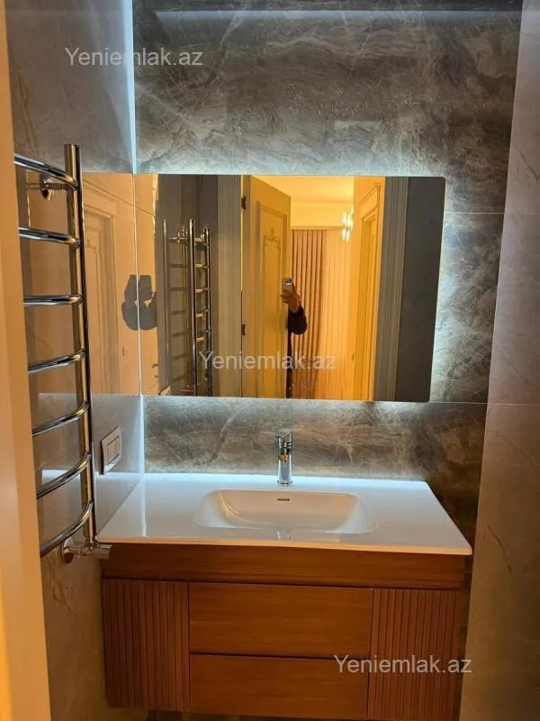 Satılır 4 otaqlı yeni tikili 180 m²