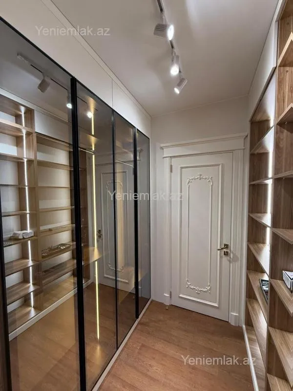 Satılır 4 otaqlı yeni tikili 180 m²