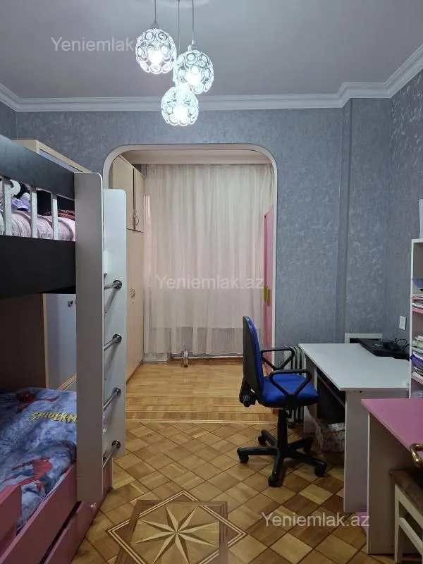 Satılır 3 otaqlı köhnə tikili 80 m²
