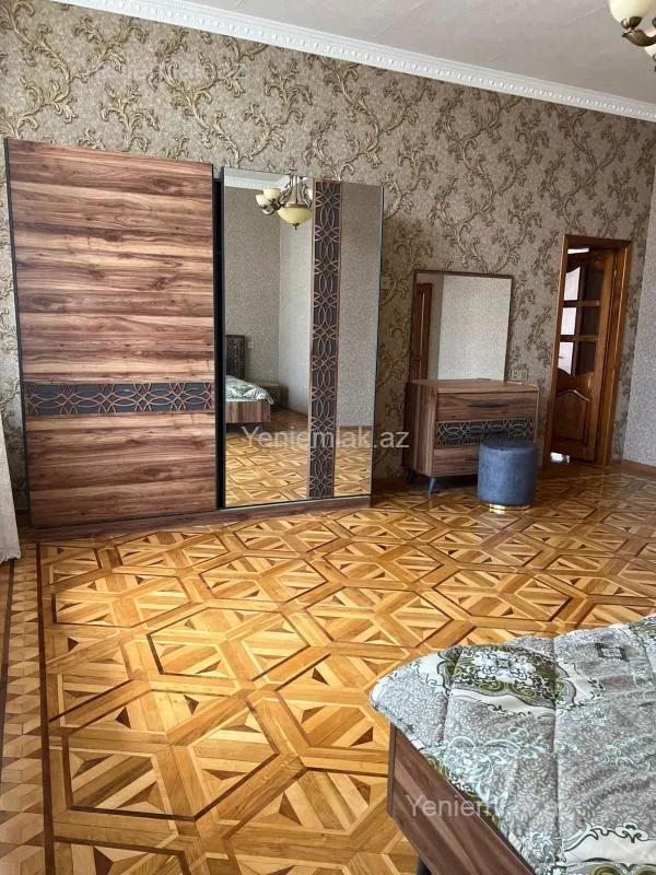 Satılır 7 otaqlı həyət evi 800 m²