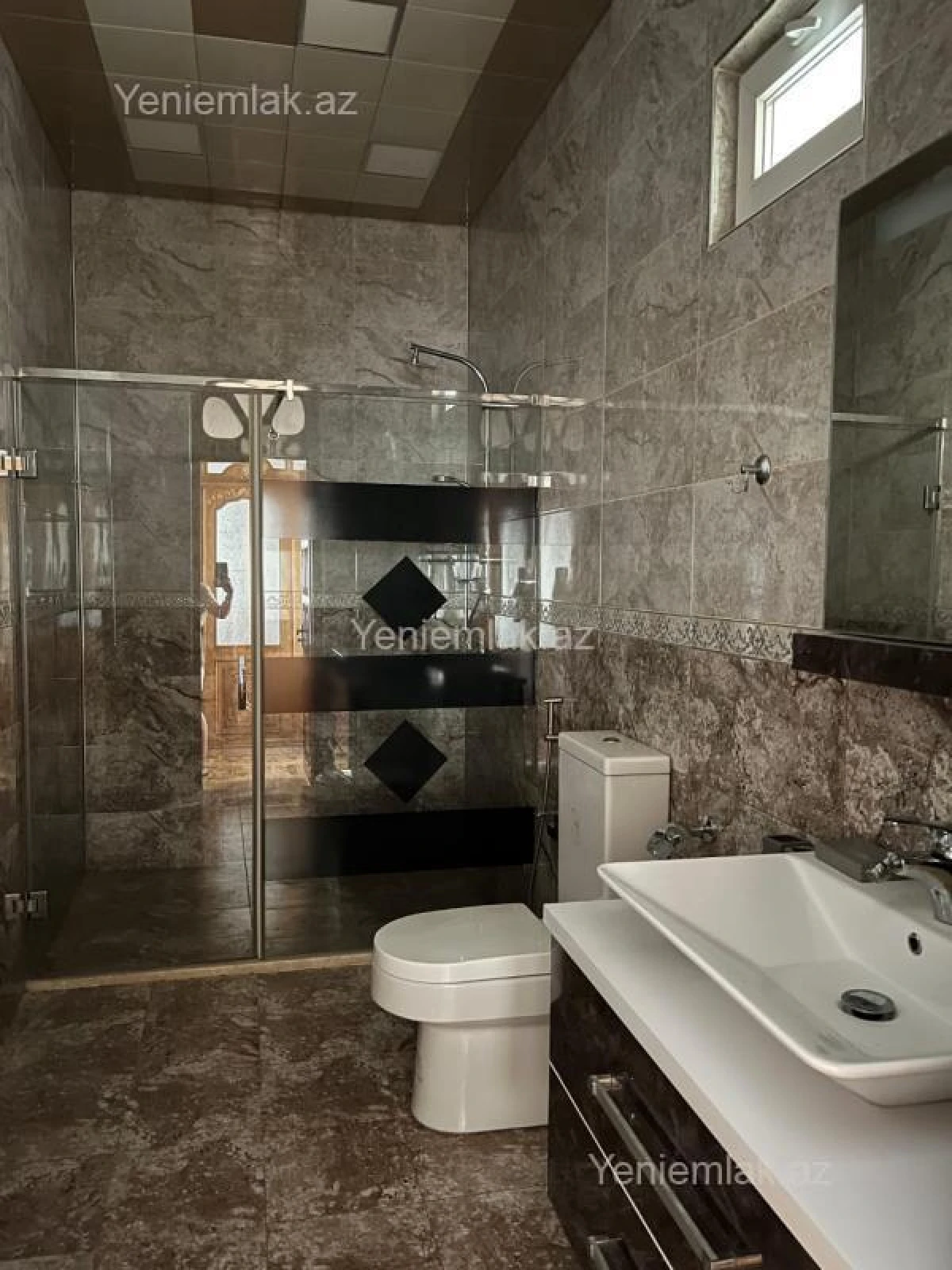 Satılır 7 otaqlı həyət evi 800 m²