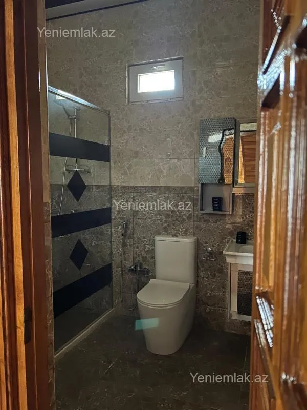 Satılır 7 otaqlı həyət evi 800 m²