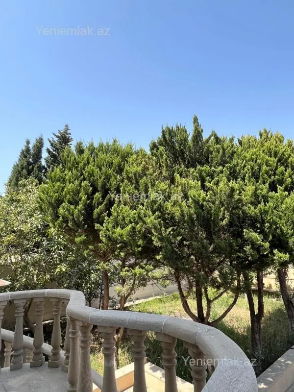 Satılır 7 otaqlı həyət evi 800 m²
