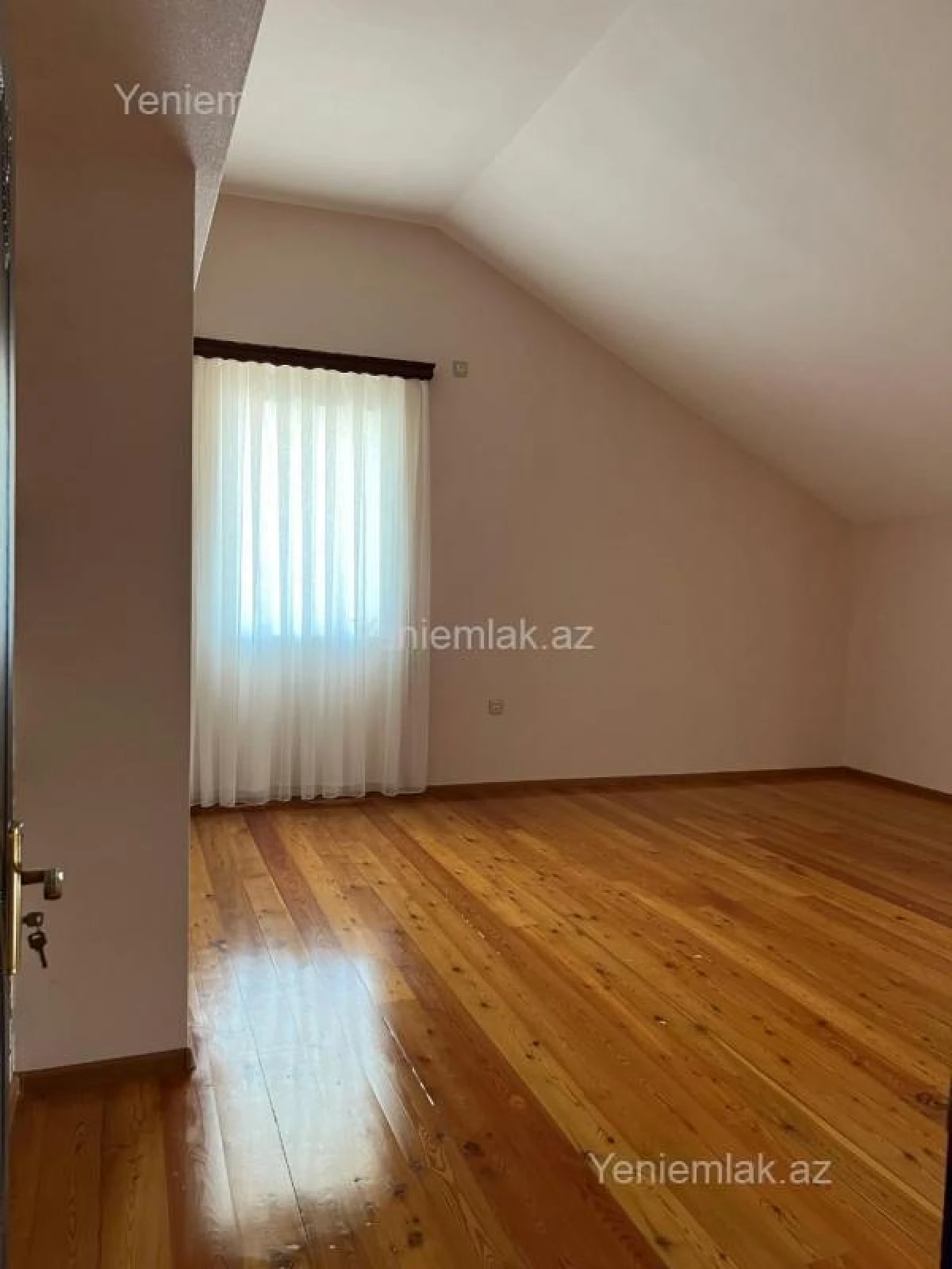 Satılır 7 otaqlı həyət evi 800 m²