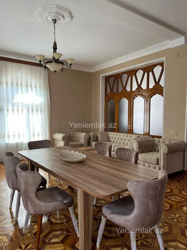 Satılır 7 otaqlı həyət evi 800 m²