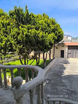 Satılır 7 otaqlı həyət evi 800 m²