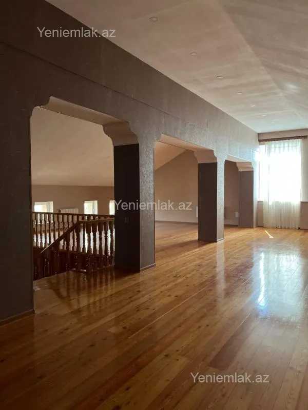 Satılır 7 otaqlı həyət evi 800 m²
