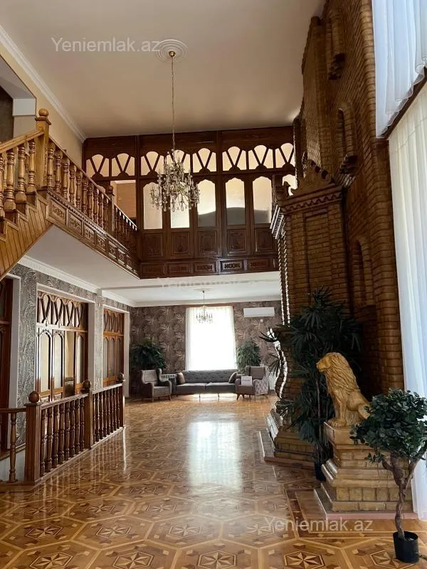 Satılır 7 otaqlı həyət evi 800 m²