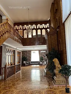 Satılır 7 otaqlı həyət evi 800 m²