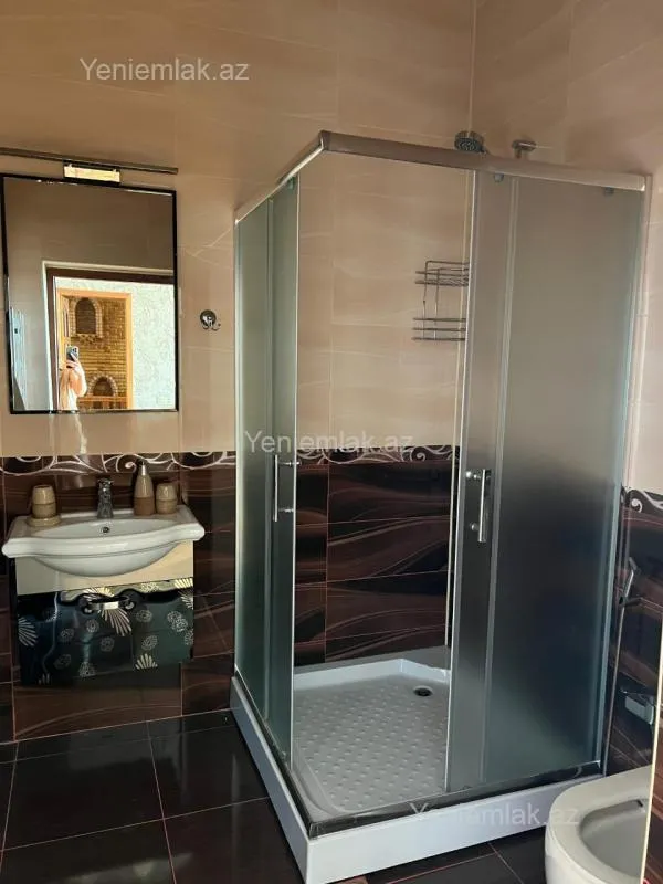 Satılır 7 otaqlı həyət evi 800 m²