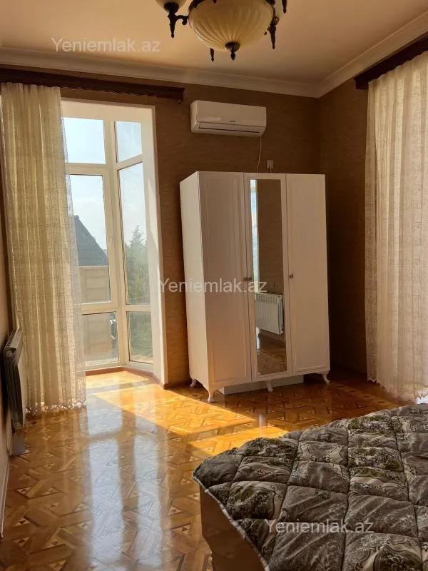 Satılır 7 otaqlı həyət evi 800 m²