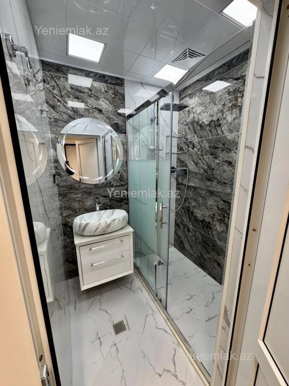 Satılır 2 otaqlı köhnə tikili 65 m²