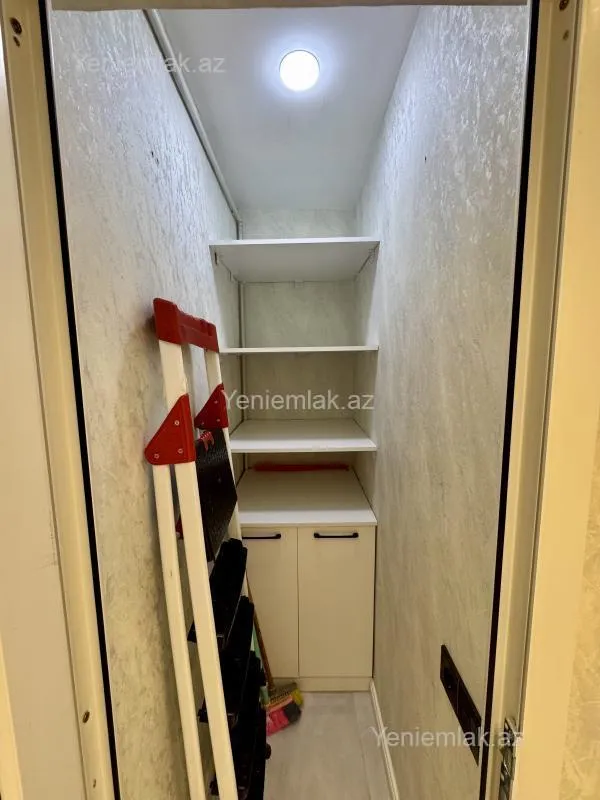 Satılır 2 otaqlı köhnə tikili 65 m²