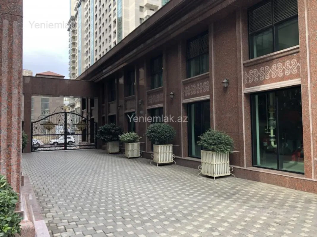 Satılır 5 otaqlı yeni tikili 250 m²