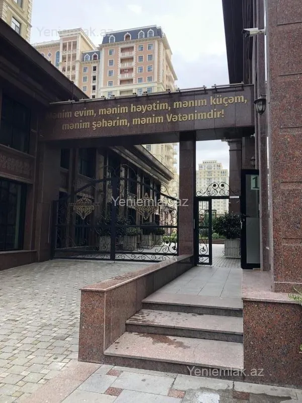 Satılır 5 otaqlı yeni tikili 250 m²