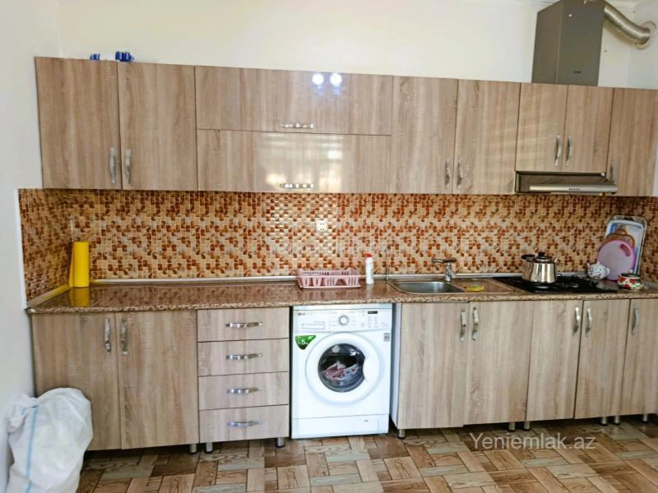 Satılır 5 otaqlı həyət evi 250 m²