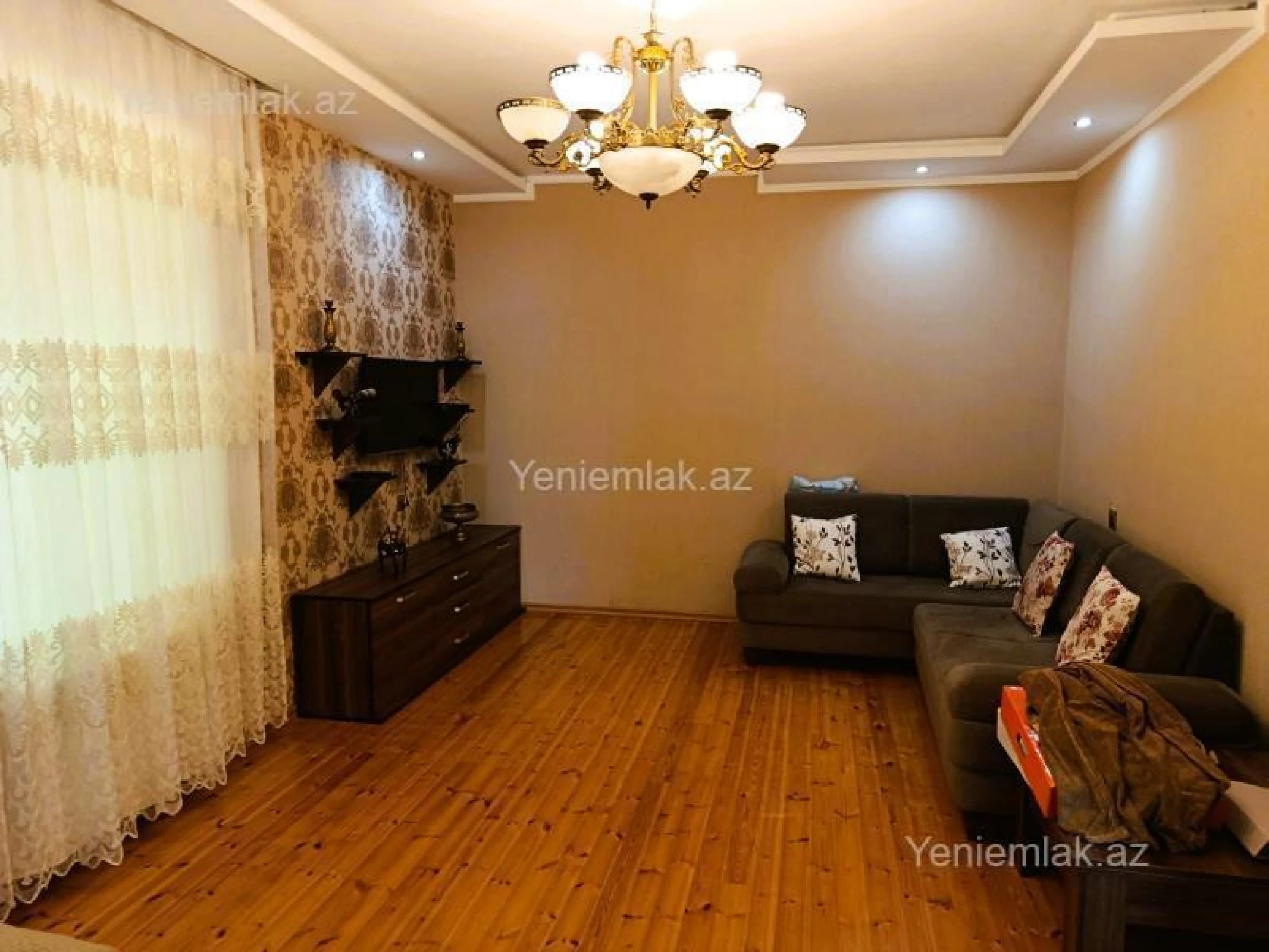 Satılır 5 otaqlı həyət evi 250 m²