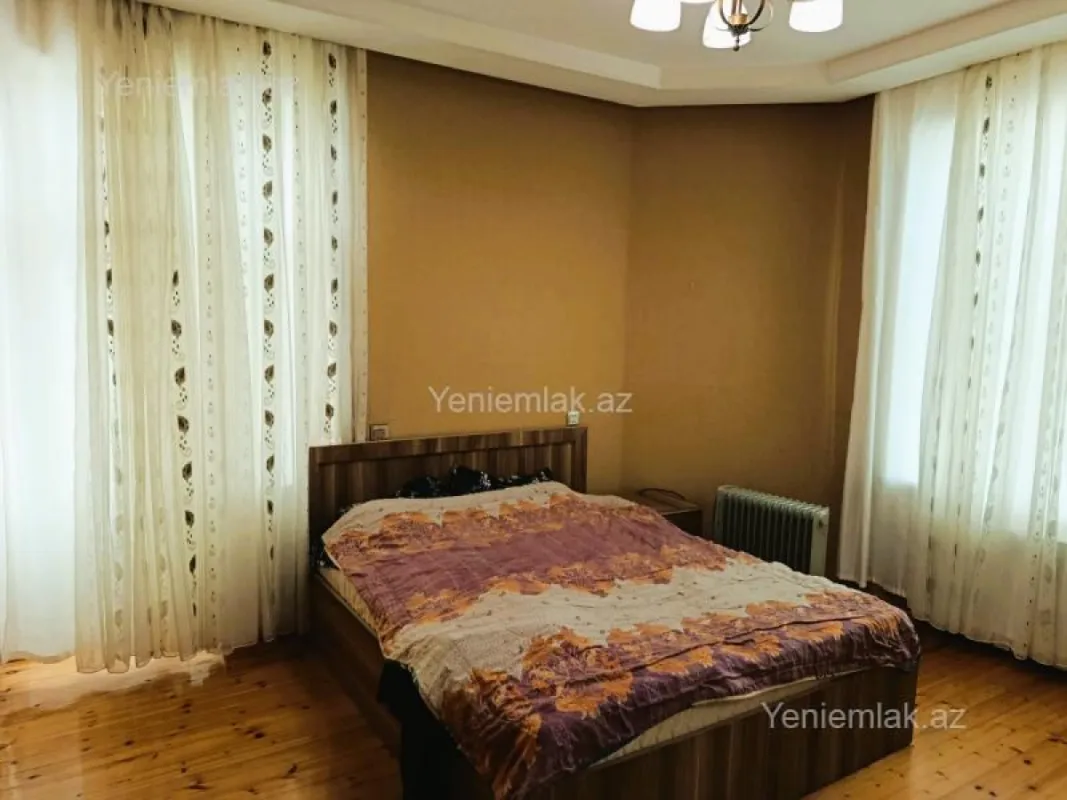 Satılır 5 otaqlı həyət evi 250 m²