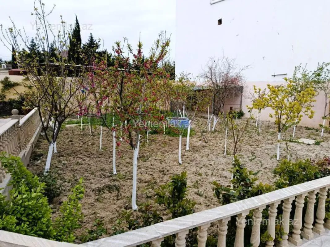 Satılır 5 otaqlı həyət evi 250 m²