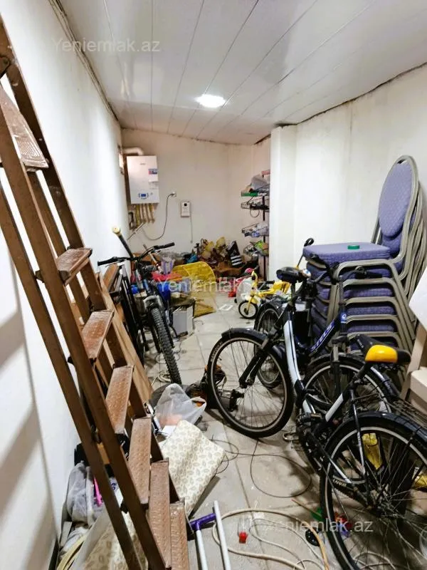 Satılır 5 otaqlı həyət evi 250 m²