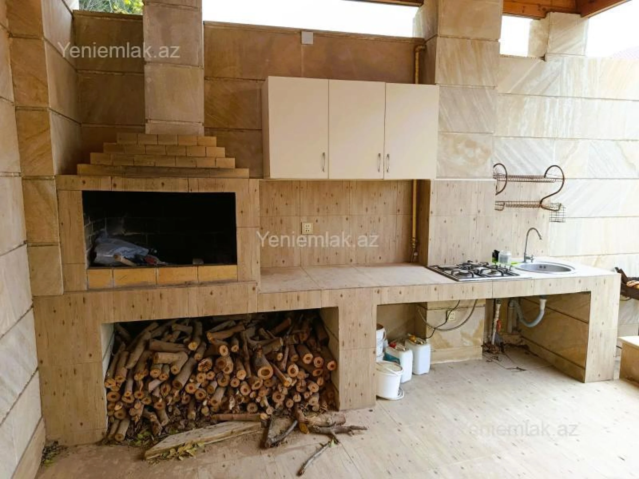 Satılır 5 otaqlı həyət evi 250 m²