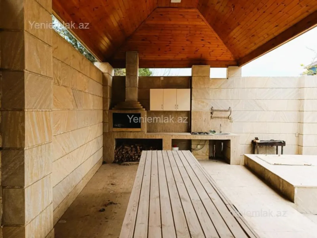 Satılır 5 otaqlı həyət evi 250 m²