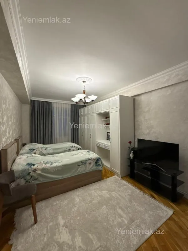 Satılır 4 otaqlı yeni tikili 135 m²