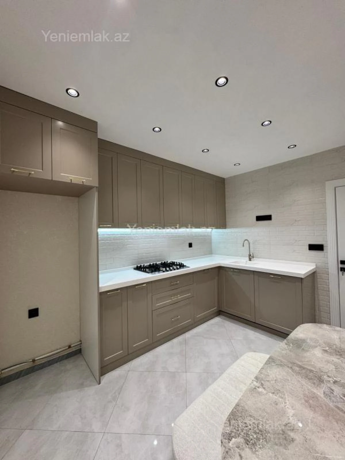 Satılır 2 otaqlı köhnə tikili 60 m²