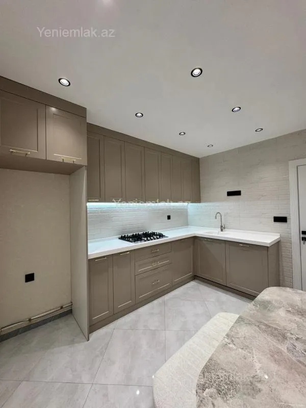 Satılır 2 otaqlı köhnə tikili 60 m²