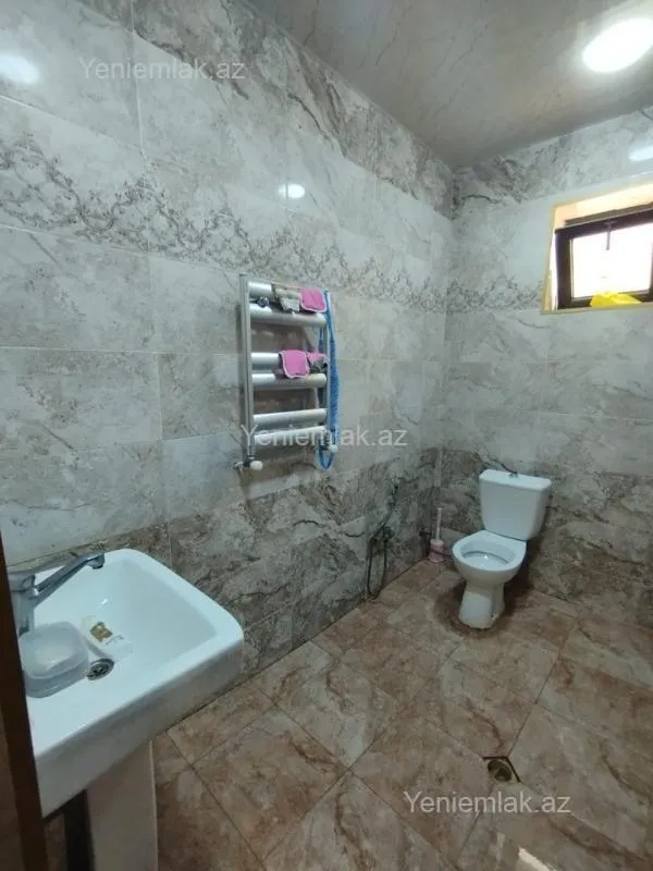 Satılır 6 otaqlı həyət evi 400 m²
