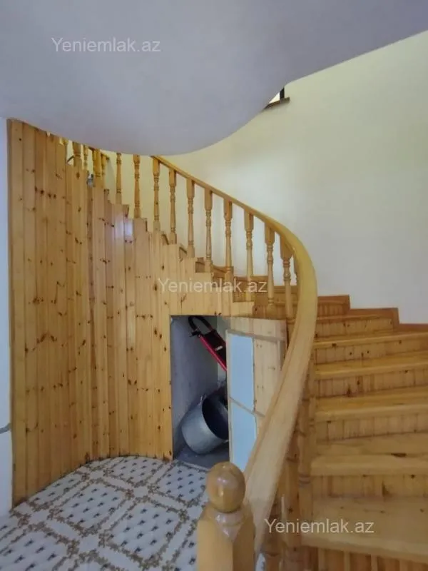 Satılır 6 otaqlı həyət evi 400 m²