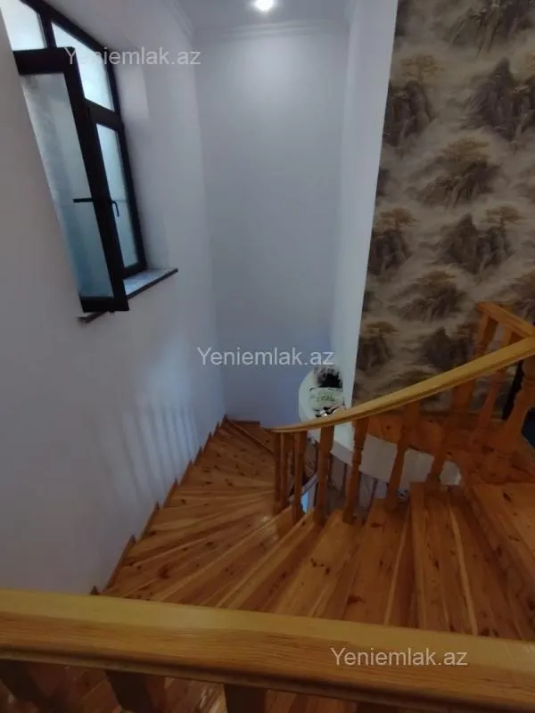 Satılır 6 otaqlı həyət evi 400 m²