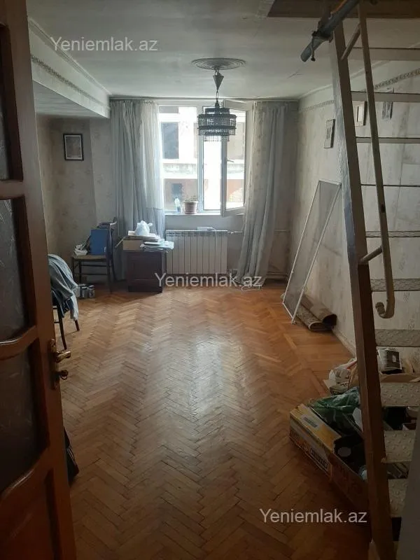 Satılır 3 otaqlı köhnə tikili 70 m²