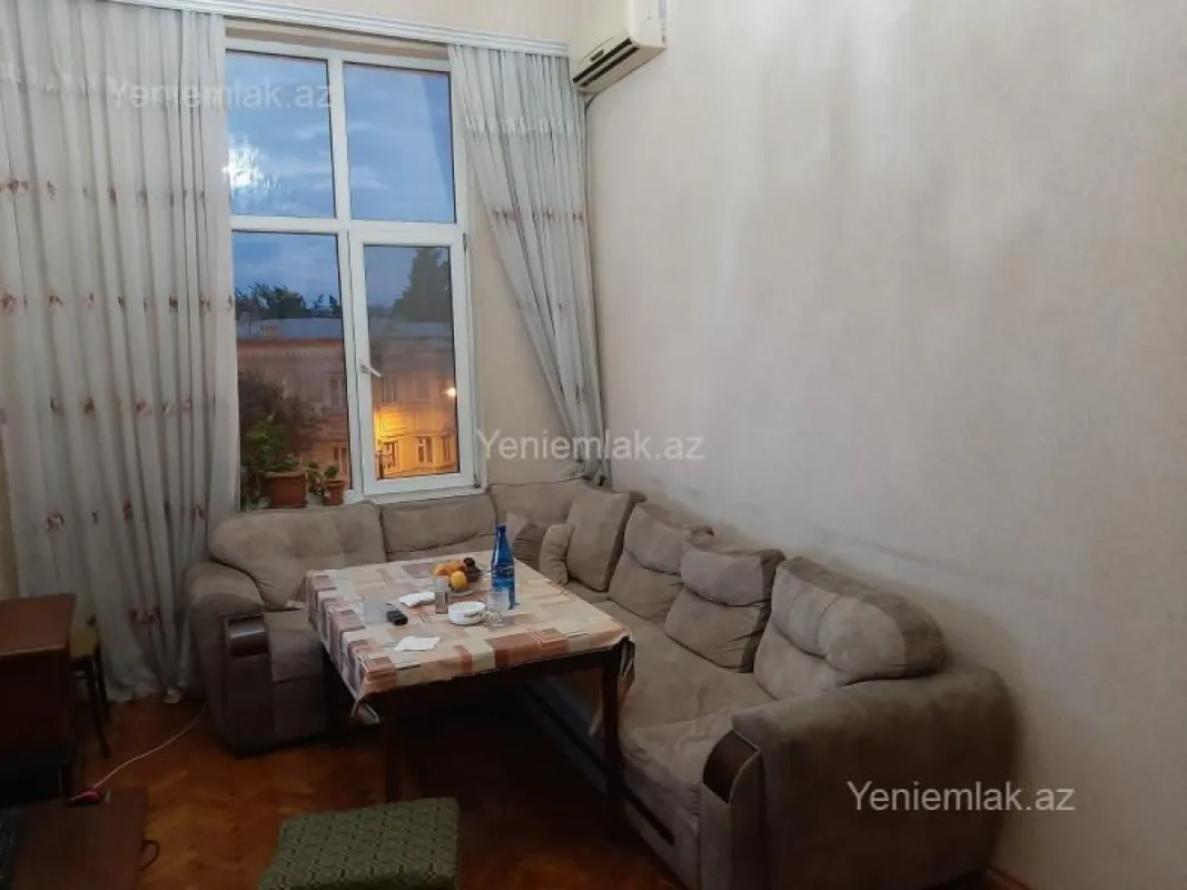 Satılır 3 otaqlı köhnə tikili 70 m²