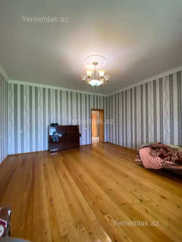 Satılır 6 otaqlı həyət evi 280 m²