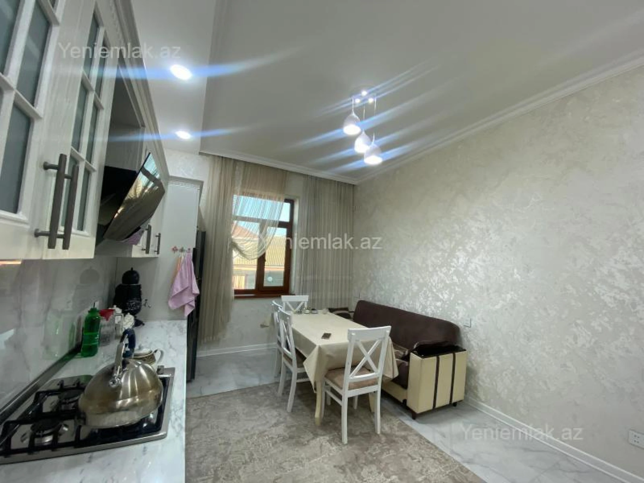 Satılır 6 otaqlı həyət evi 300 m²