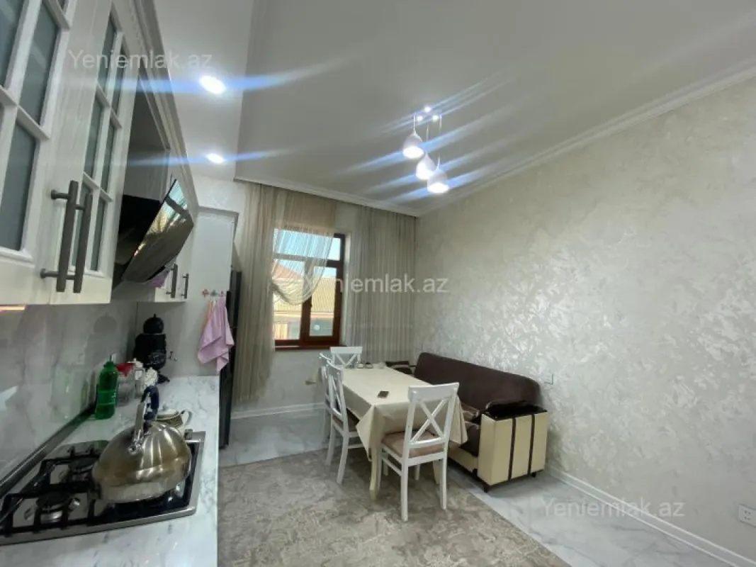 Satılır 6 otaqlı həyət evi 300 m²