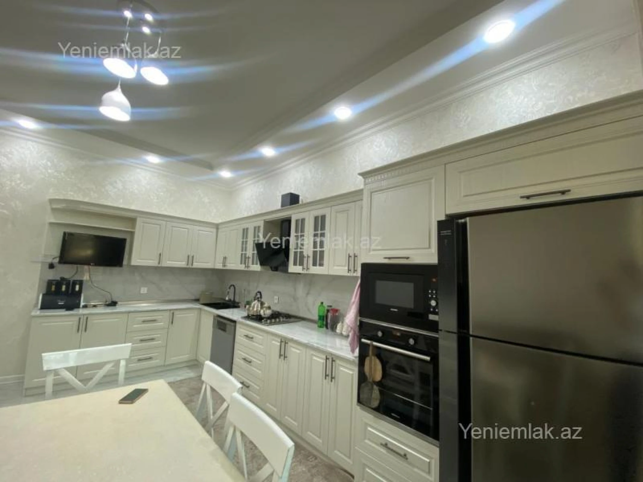 Satılır 6 otaqlı həyət evi 300 m²