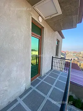 Satılır 6 otaqlı həyət evi 300 m²