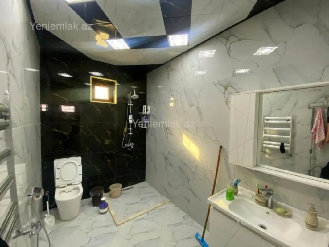 Satılır 6 otaqlı həyət evi 300 m²