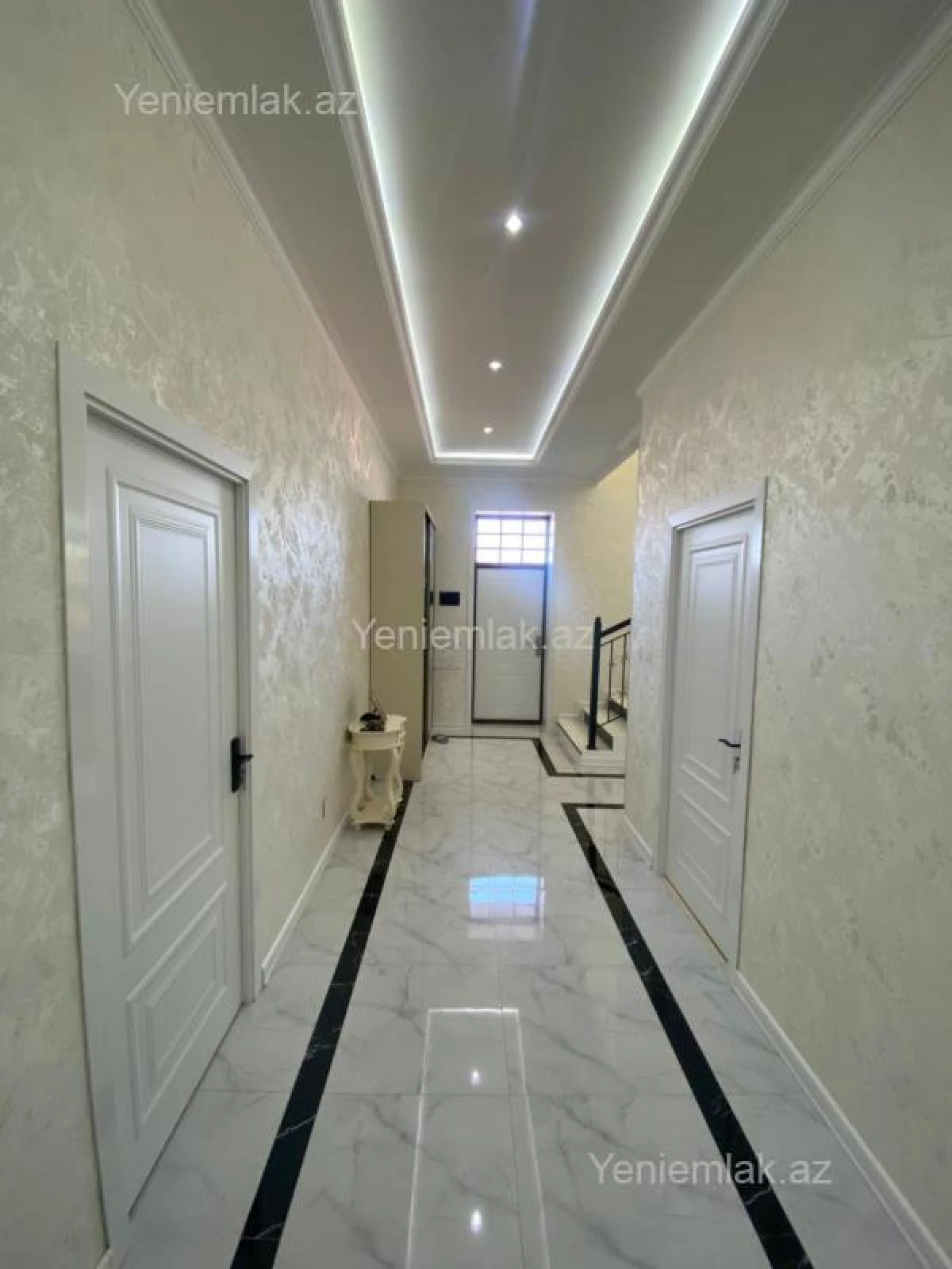 Satılır 6 otaqlı həyət evi 300 m²