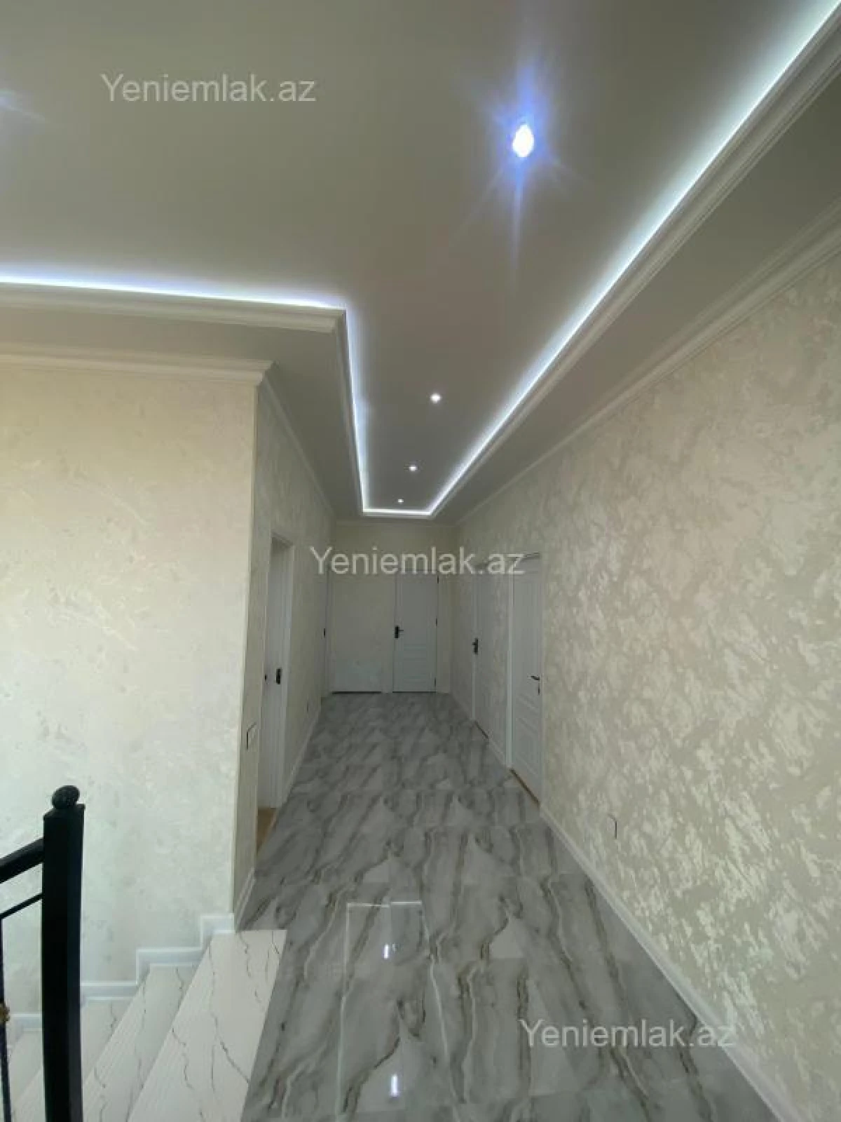 Satılır 6 otaqlı həyət evi 300 m²