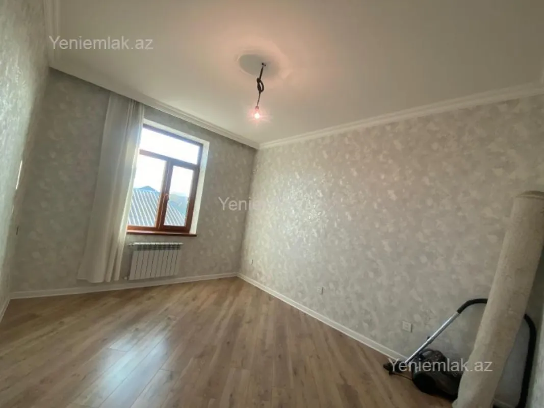 Satılır 6 otaqlı həyət evi 300 m²