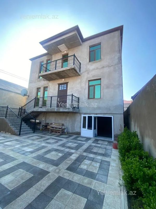 Satılır 6 otaqlı həyət evi 300 m²