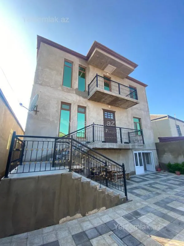 Satılır 6 otaqlı həyət evi 300 m²